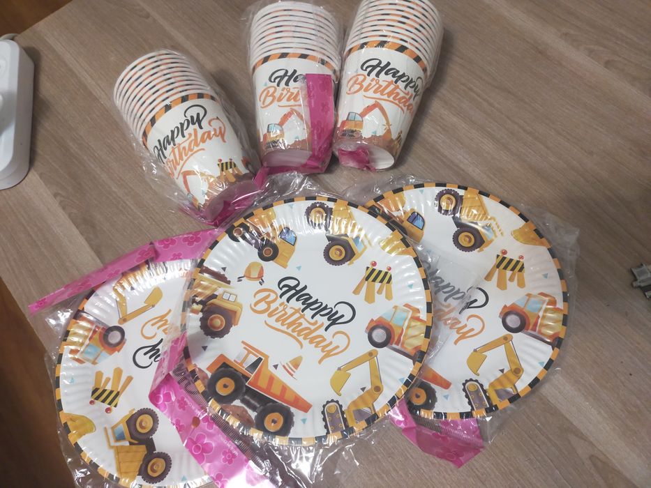 Одноразовые тарелки стаканы по 30шт 3 пачка на день рождения