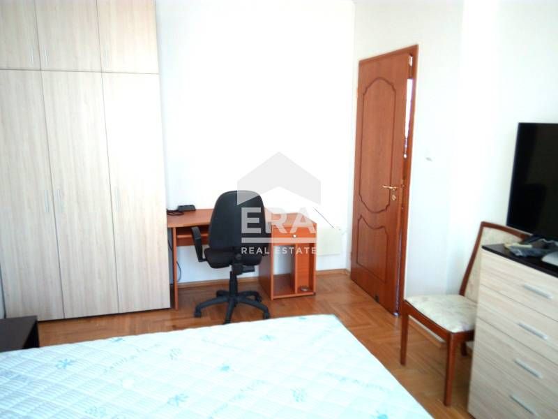 Дава се под наем Тристаен апартамент в Варна, Гръцка махала - 88 кв.м за 665 € - Снимка #3