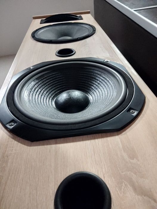 Продавам огромна безжична кареоке колона 700W