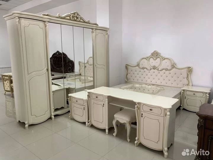 Спальный гарнитур