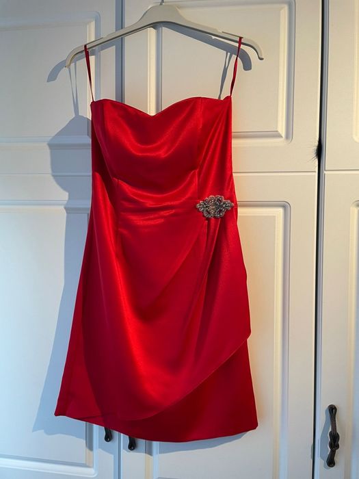 Vand rochie fără bretele din satin mărime 38
