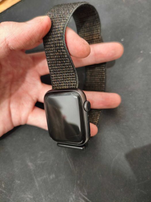 Apple Watch SE (44mm)
