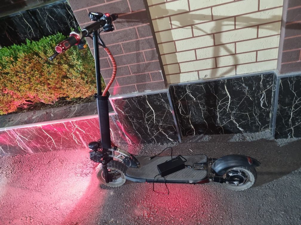 Продается электросамокат  E-scooter