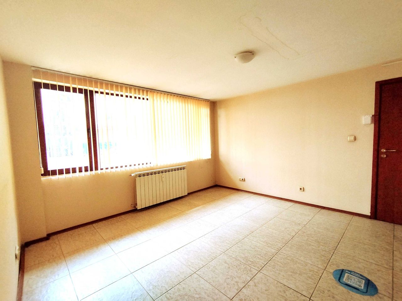 Дава се под наем Офис в Перник, Център - 50 кв.м за 357 € - Снимка #1