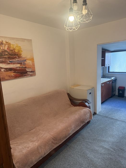 Inchiriez apartament zona miorita liceul Karpen