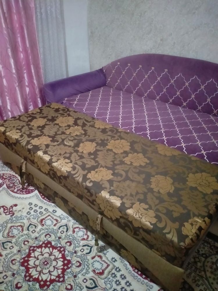 Угловой шкаф и диван