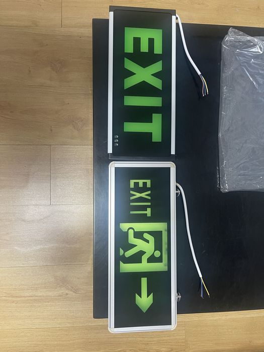 Vând lampă led “EXIT”