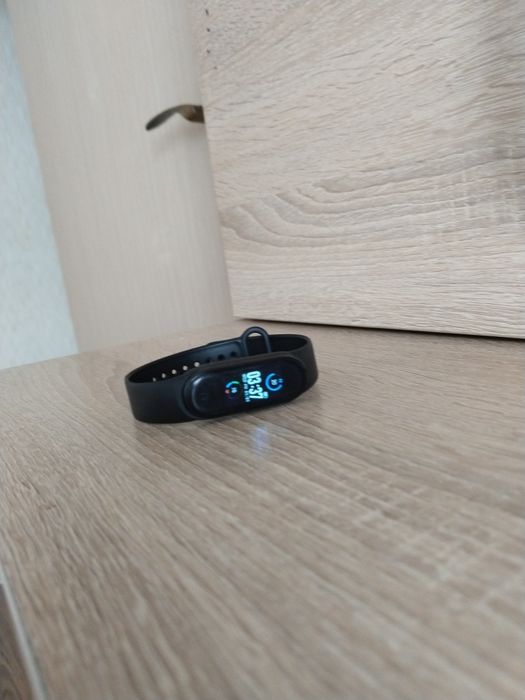 Mibhand всё оригинал срочно нужны денги