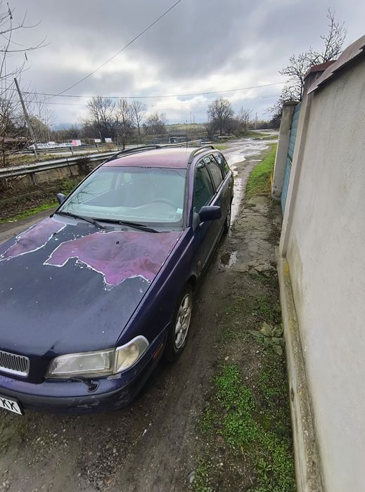 Продавам Волво v40 газ бензин