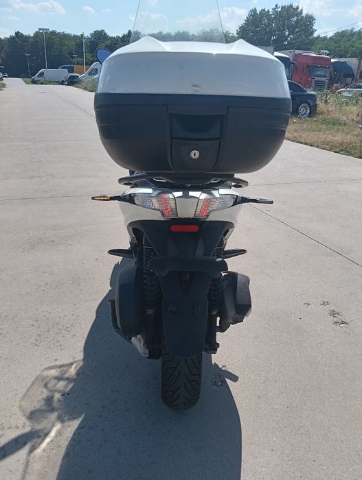 Scuter categoria B 3 roti piaggio mp 3oo cc .  2013 injectie