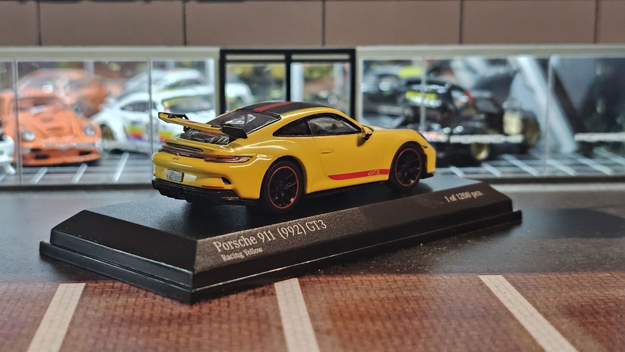 1:64 Porsche 911 GT3 editie LIMITATA 1200 bucati Minichamps