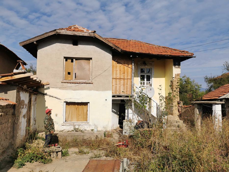 Продавам двуетажна къща в село Едрево, община Стара Загора
