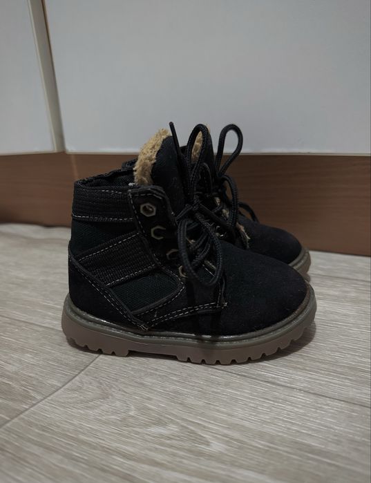 Продам детские ботиночки