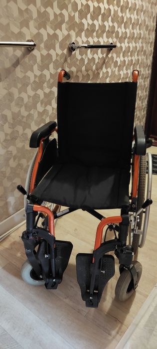 Продам инвалидную коляску досортопедияя