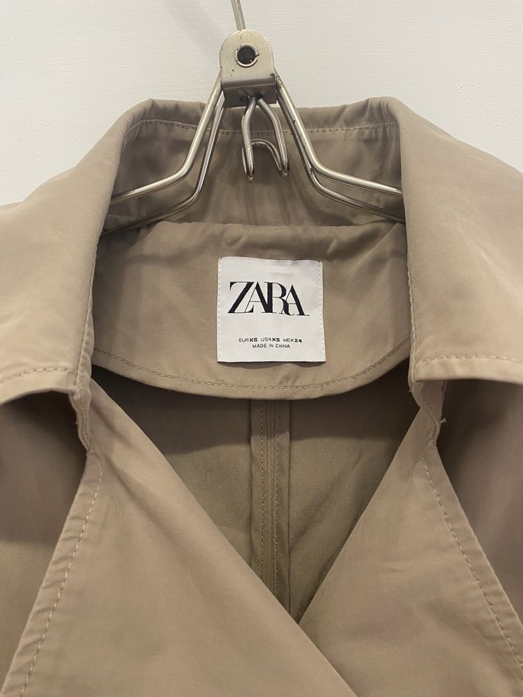 Трендовый тренч Zara