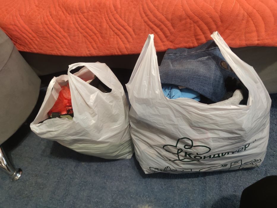 Отдам два пакета с детской одеждой для мальчика