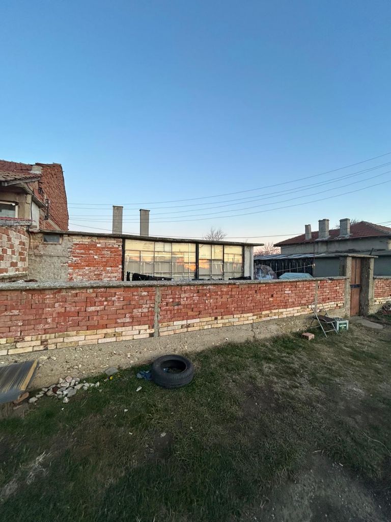 Продава се Къща в Разград, Център - 1000 кв.м за 36 €/кв.м - Снимка #2