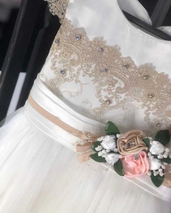 Нарядное платье от 9-11 лет подойдёт (Польша)