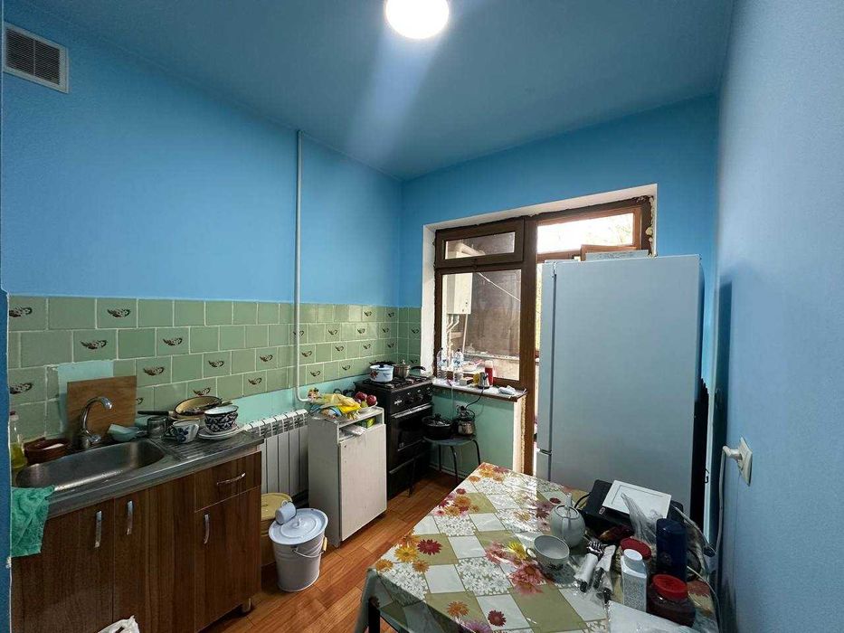 Срочно продаётся 1 комнатная квартира в кирпичном доме на 2 этаже