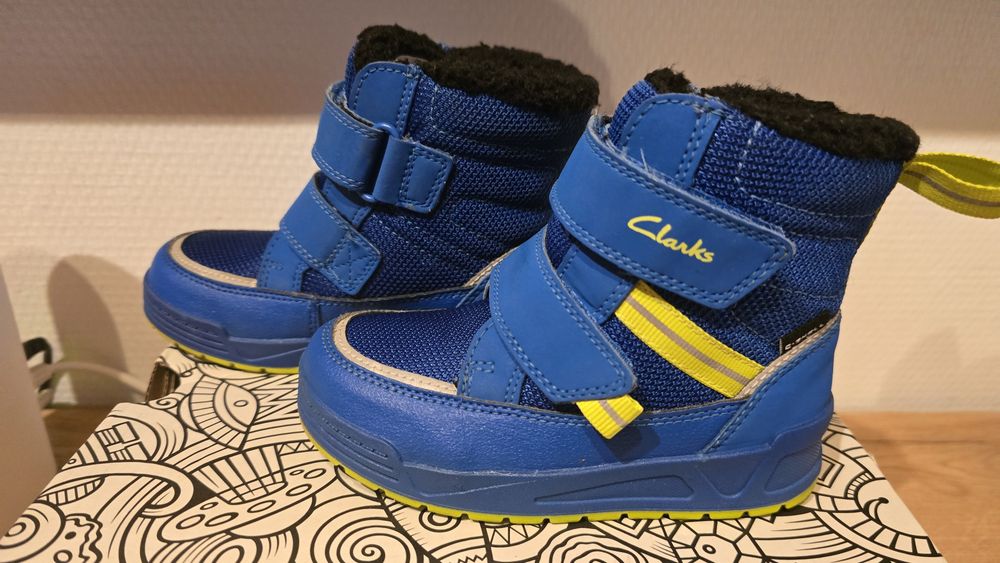 Детски ботуши Clark's 24 номер с подарък пантофи Marvel 25 номер