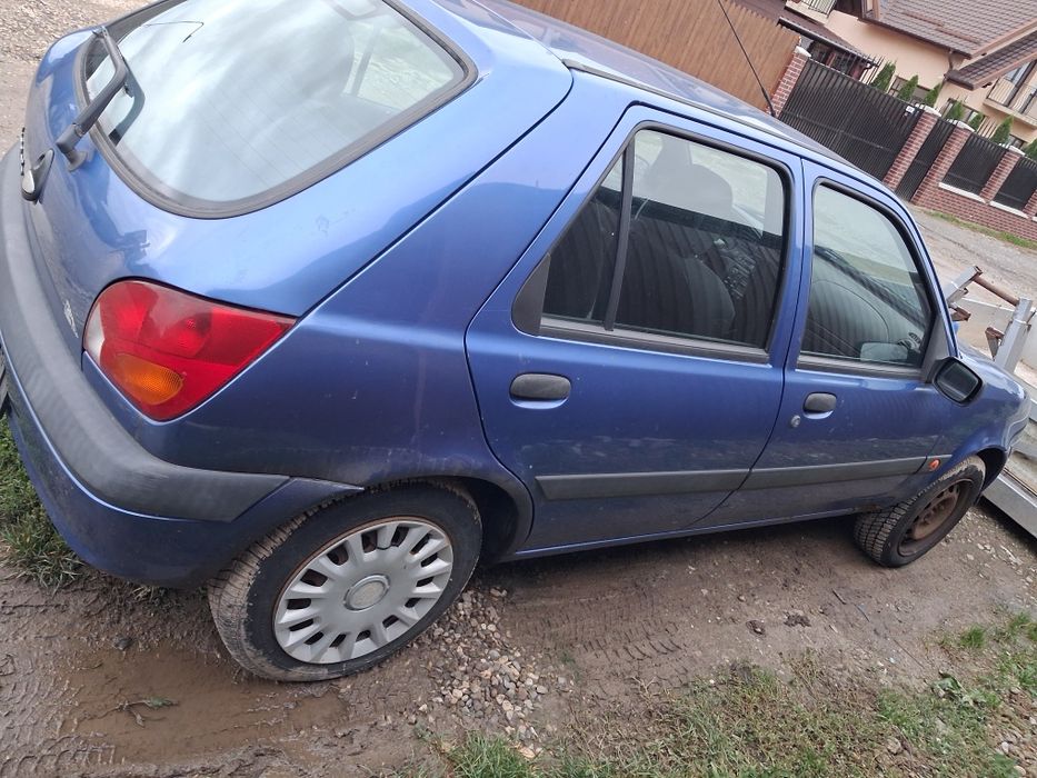Dezmembrez ford fiesta fab 2000 1.3 benzina