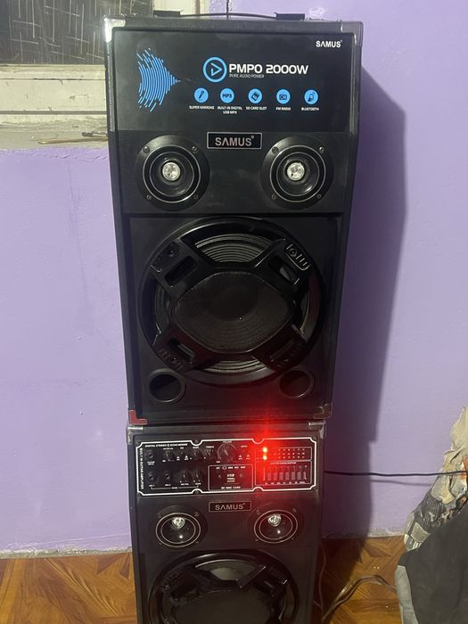 Vand sau schimb boxe samus noi  mai multe detali la telefon