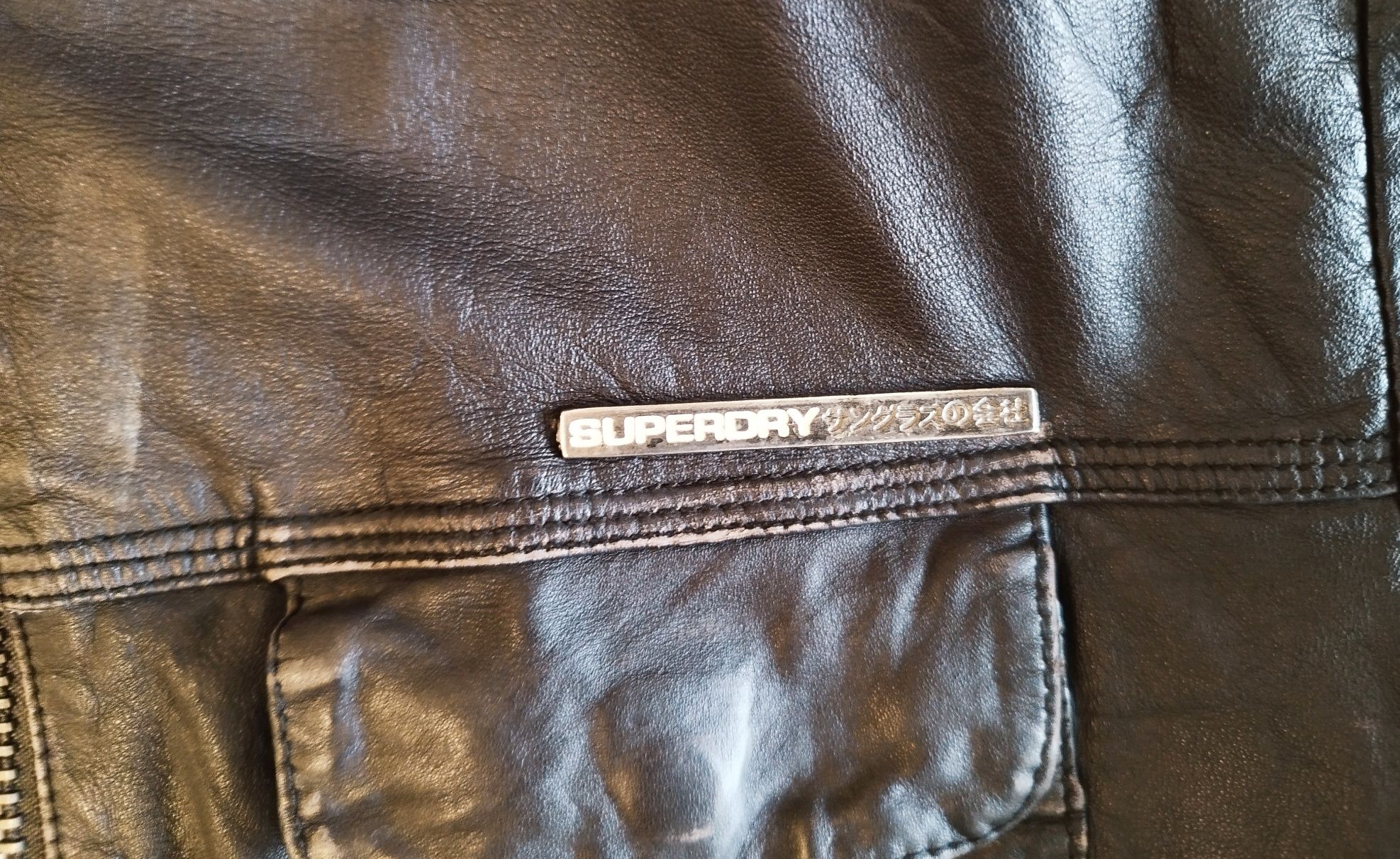 Jachetă bărbătească Superdry din piele, mărimea M.

Descriere:
Brand -