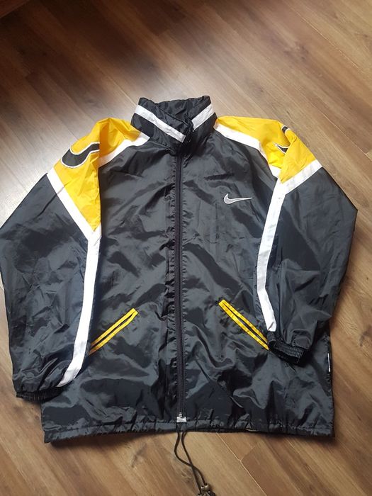 Оригинална ветровка на марка Nike