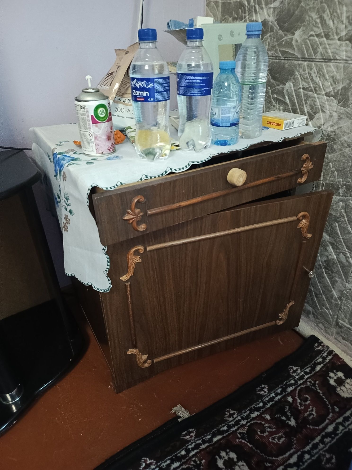 Продам мебель старую разную недорого срочно.цена договорная