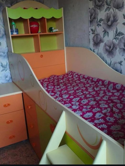 Продам срочно детскуй спальный уголок