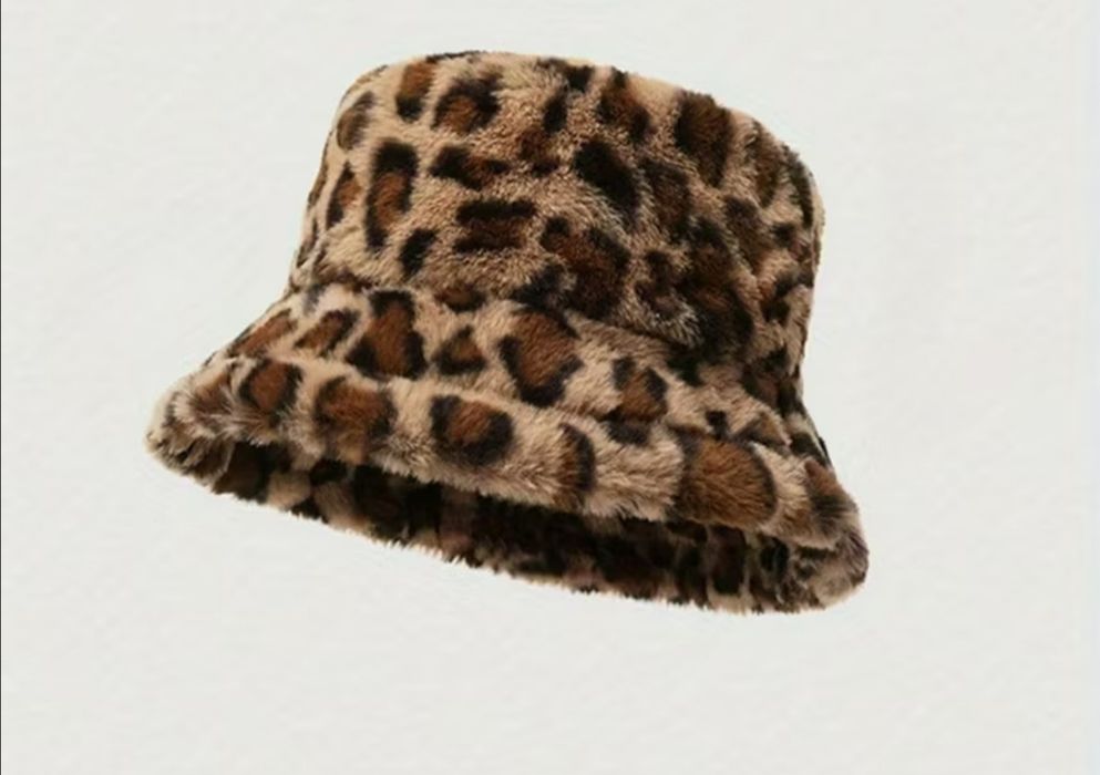 Красива и топла зимна шапка универсален размер