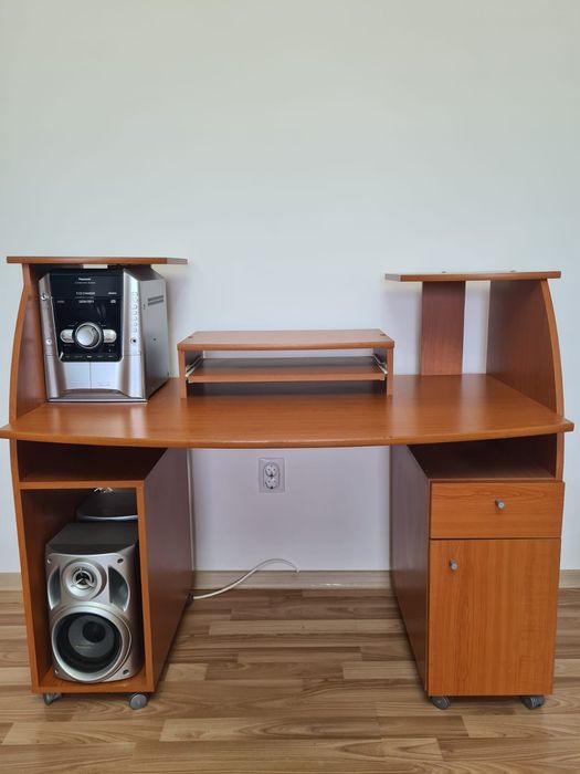 Masa de birou in stare foarte buna