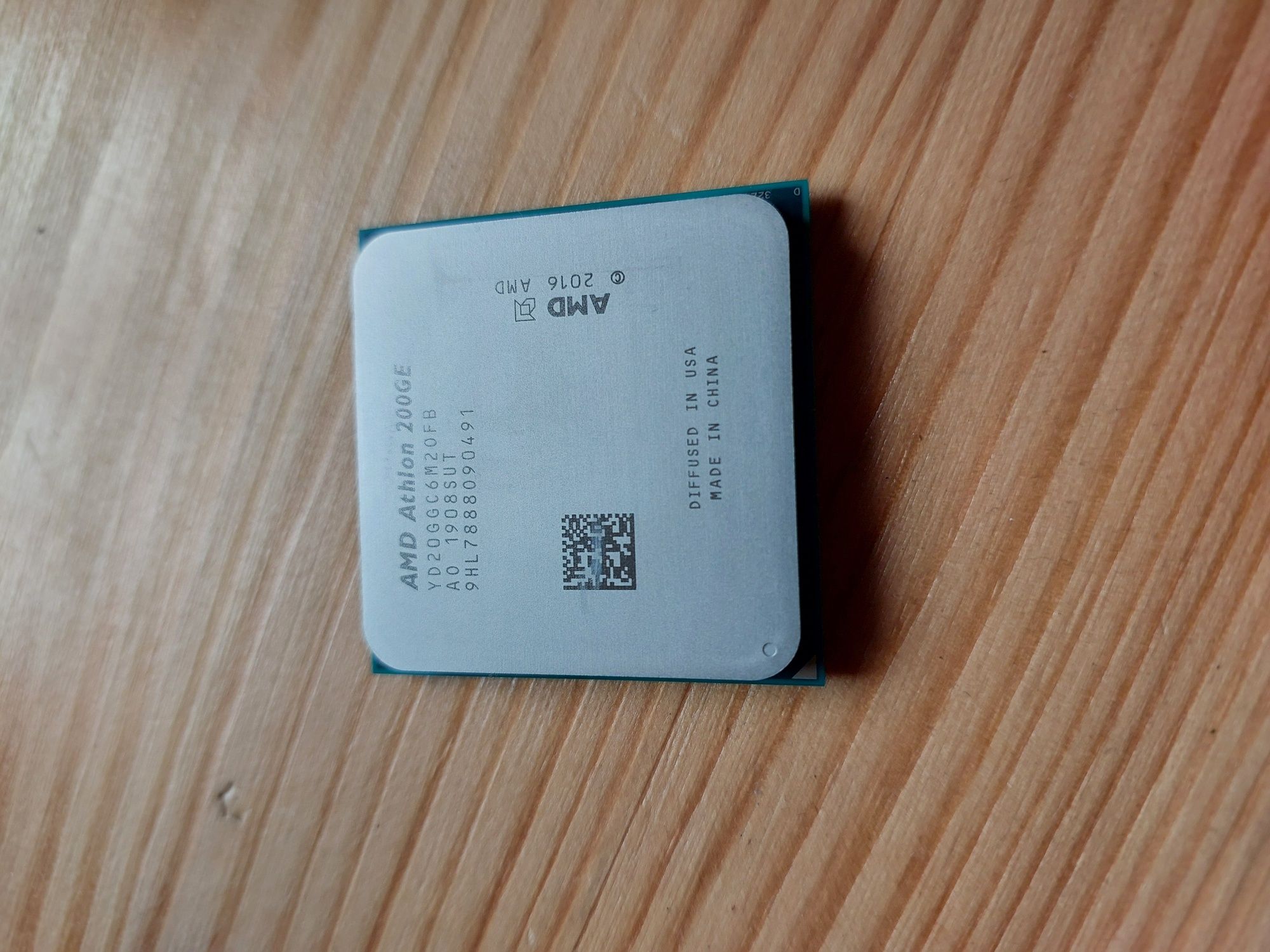 Продам процессор AMD Athlon 200GE
