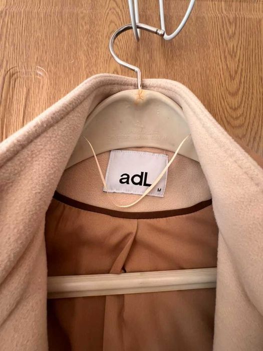 Класическо бежово палто adL