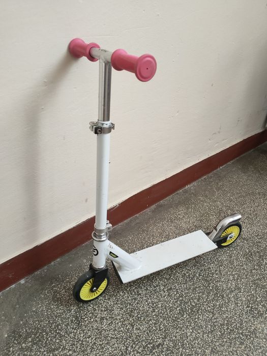 Vând trotineta Decathlon Oxelo Scooter Play 3 White