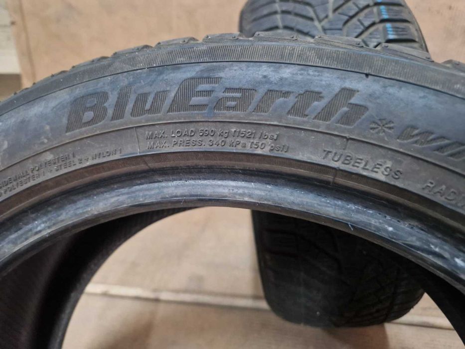 2 Yokohama R17 215/50
зимни гуми
DOT2620