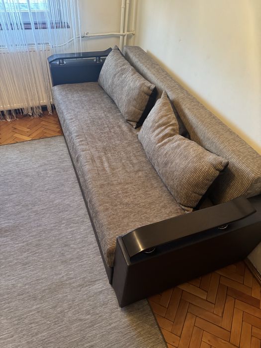 Canapea extensibila cu spatiu de depozitare