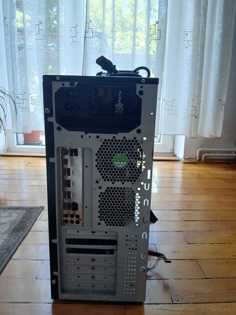 Carcasa PC Delux + Sursa GIGABYTE 650W
