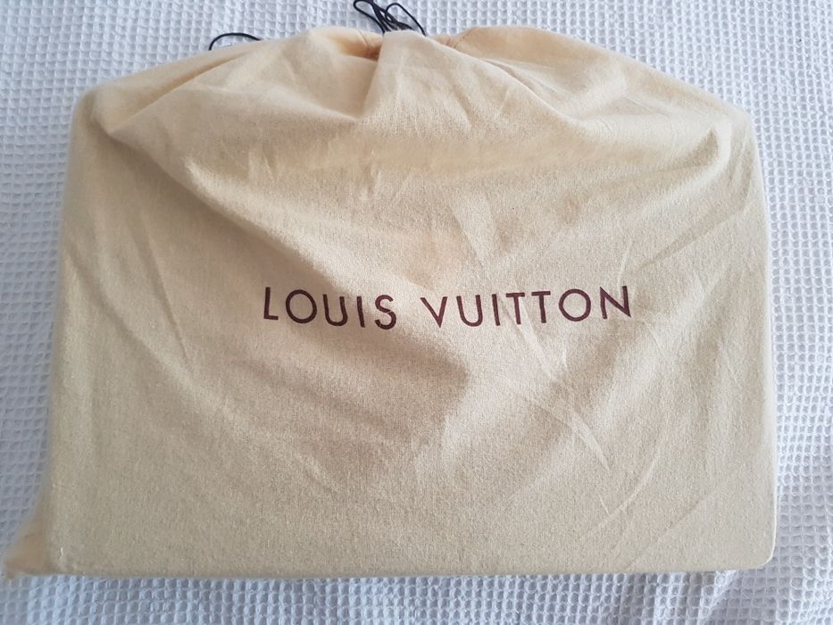 Servieta barbati Louis Vuitton Neo Robusto1