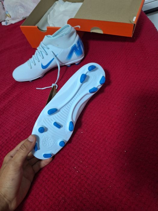 Vând Ghete de fotbal Nike Mercurial