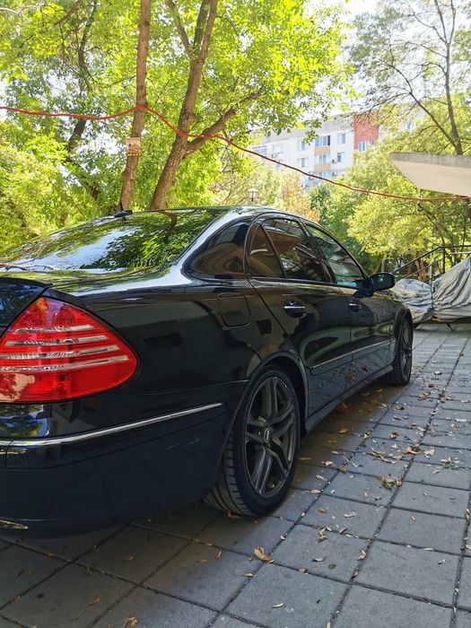 Mercedes-Benz E350 w211