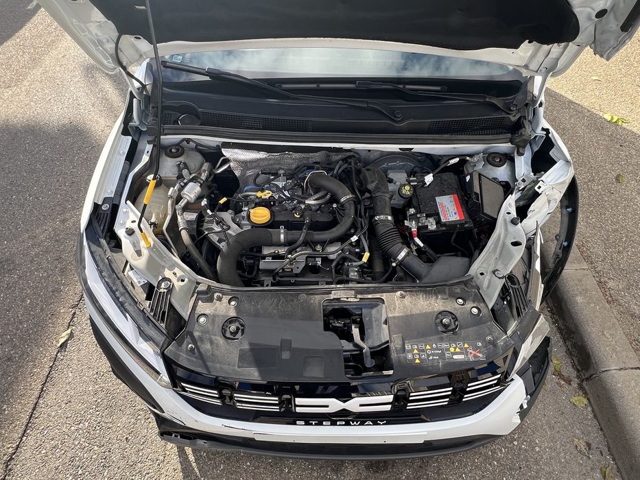 Dacia Sandero Stepway 2024 avariat lovit doar 12 mii km