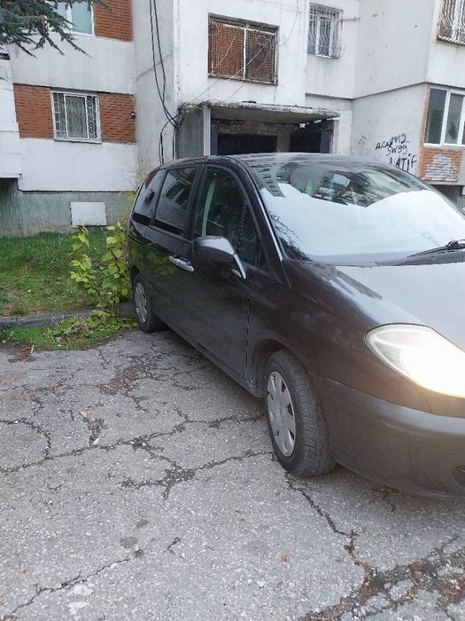 Автомобил  ситроен с8