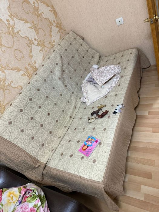 Продам диван трехместный