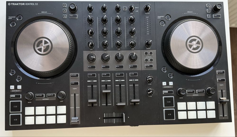 DJ-контроллер Native Instruments Traktor Kontrol S3