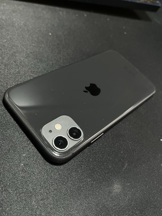 Продам 11 айфон.