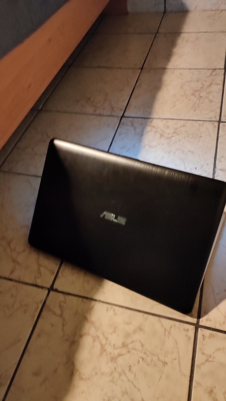 Лаптоп ASUS като нов.