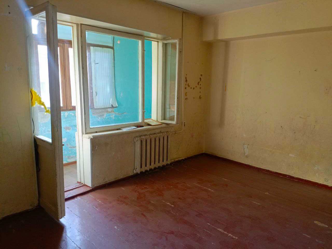 Юнусобад 2 квартал 1 хона, 3 этаж, ғиштли дом.