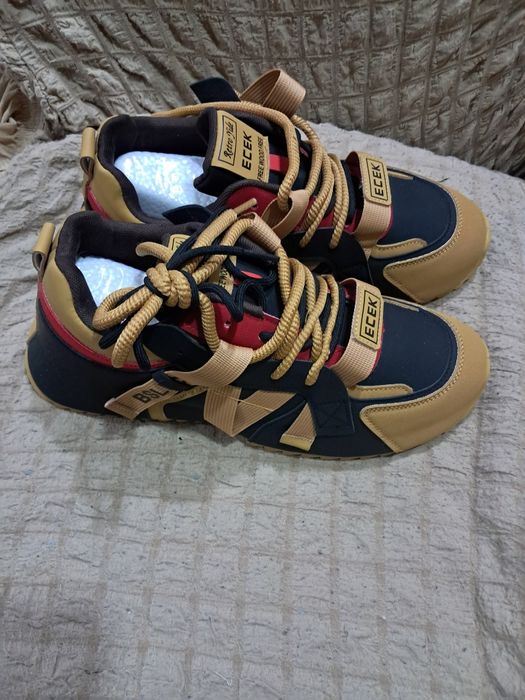 Продаю новые кроссы