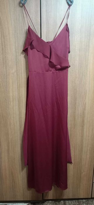 Rochii de seara lungi si o salopeta neagra purtate de maxim 2 ori